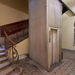 Apartment Center W18