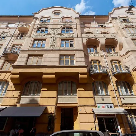 Apartment Center W18 *