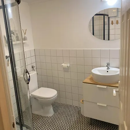 Apartment Center W18 *