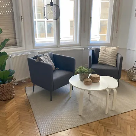 Apartment Center W18 *