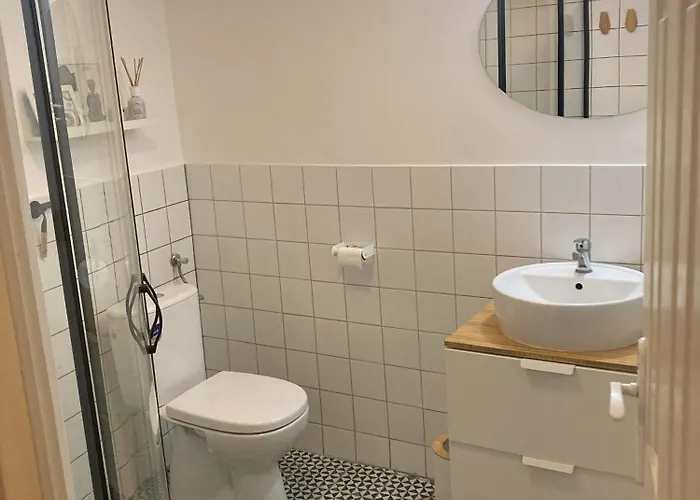 Apartment Center W18 *
