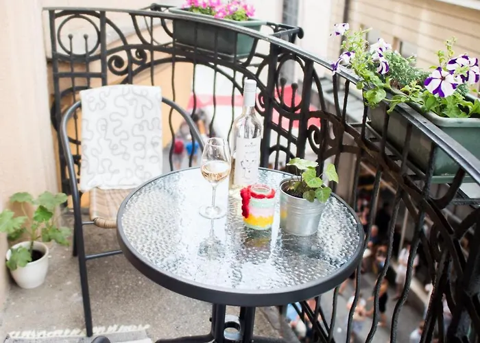 Apartment Center W18